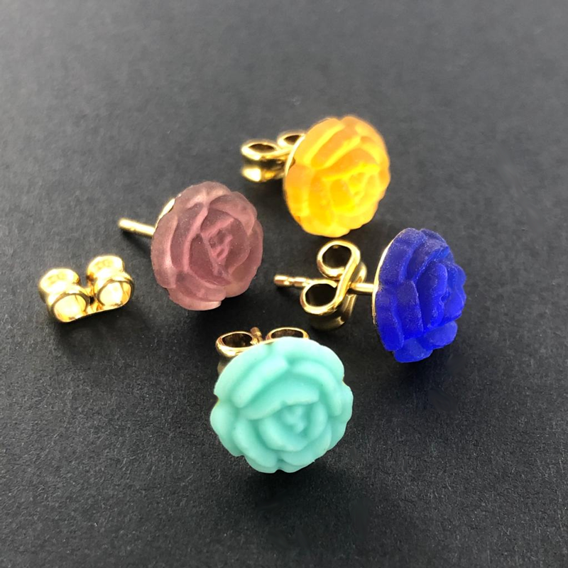 Oorstekers rond 4mm verguld inclusief een vleugel inspiratie