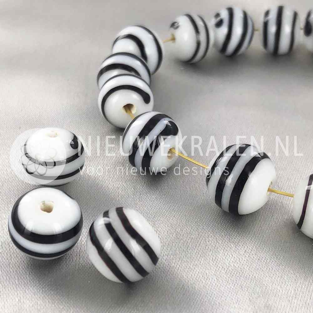 Glaskralen Kromanti zwart wit rond 10mm per 6 stuks