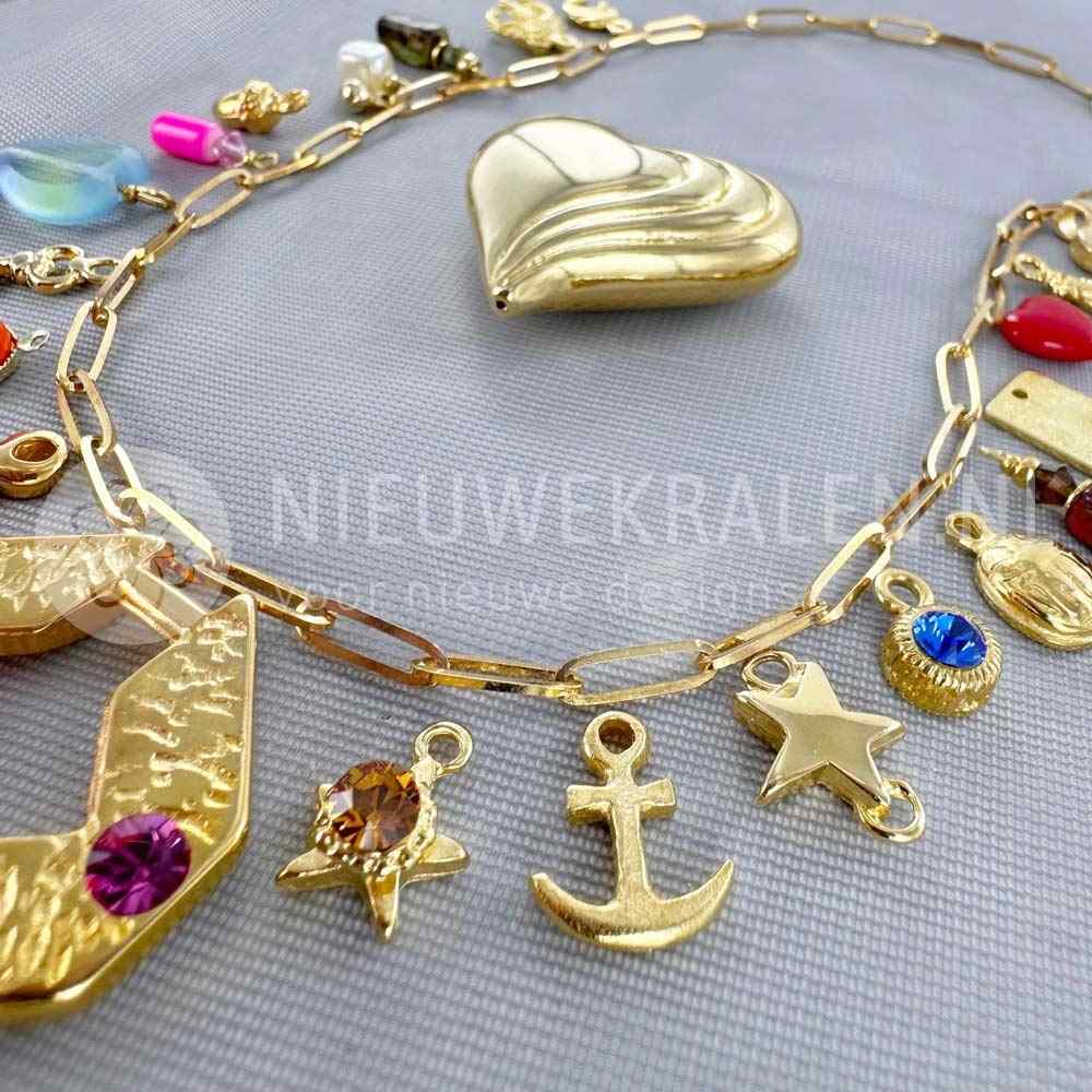 Bedels engeltje met een hartje goud 16mm per 1 stuk