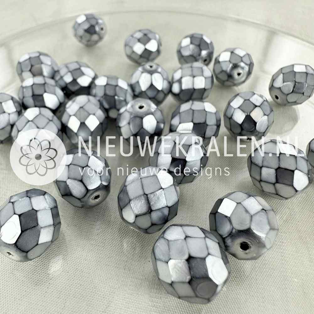 Tsjechische facet kralen 12 metallic zilver grijs – Fire Polished glaskralen van Preciosa met schitterende glans.