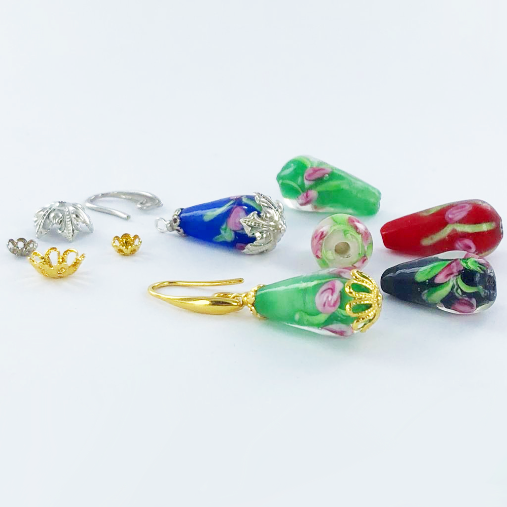 Glaskralen druppel met bloemen 16mm wit per 2 stuks