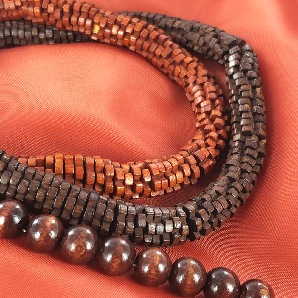 Unieke houten bloemkraal voor sieraden maken inspiratie Nieuwekralen