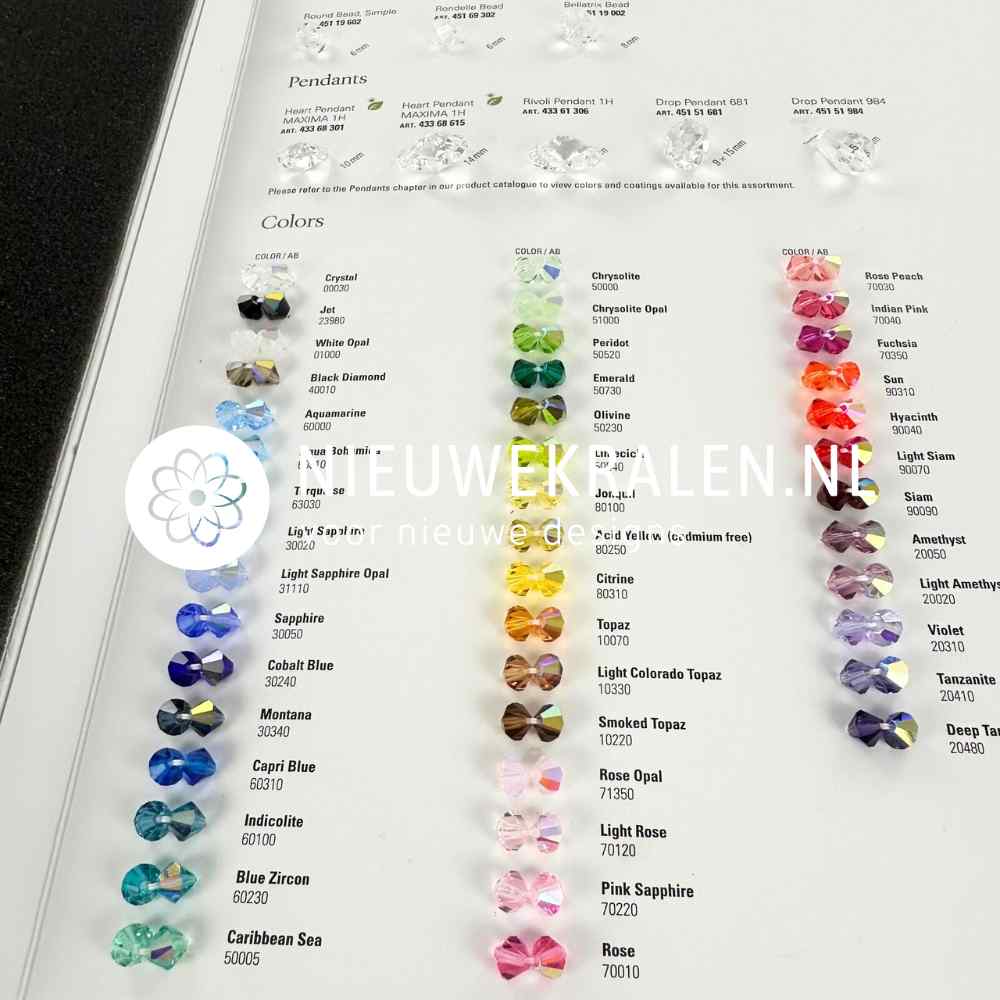 Gedeelte van de kleurenkaart van Preciosa bicone kralen – officieel Preciosa Rondelle Bead – met basis- en AB-kleuren. Perfect alternatief voor Swarovski kralen.