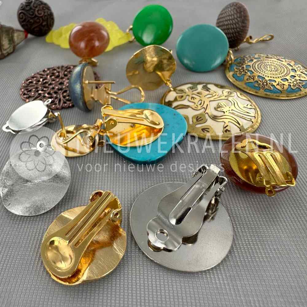 Inspiratie oorbellen met oorclips met ronde plaatjes met en zonder oogje met boutons, cabochons en hangers