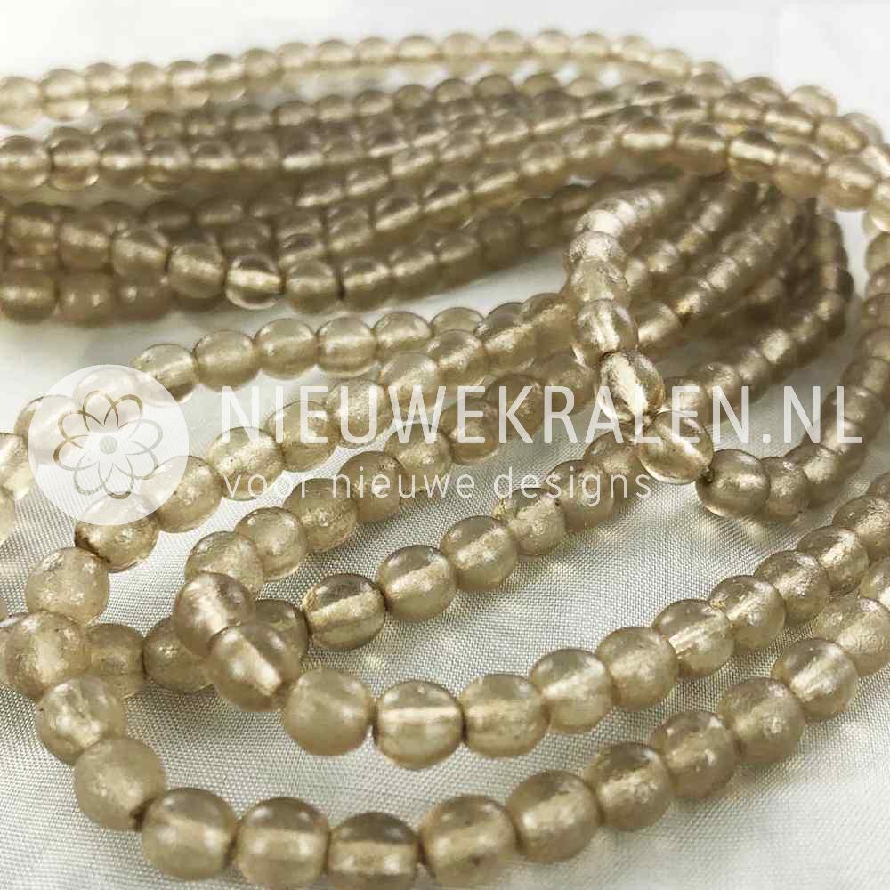 Glaskralen rond beige mat/glans 6 mm met karakteristieke afwerking