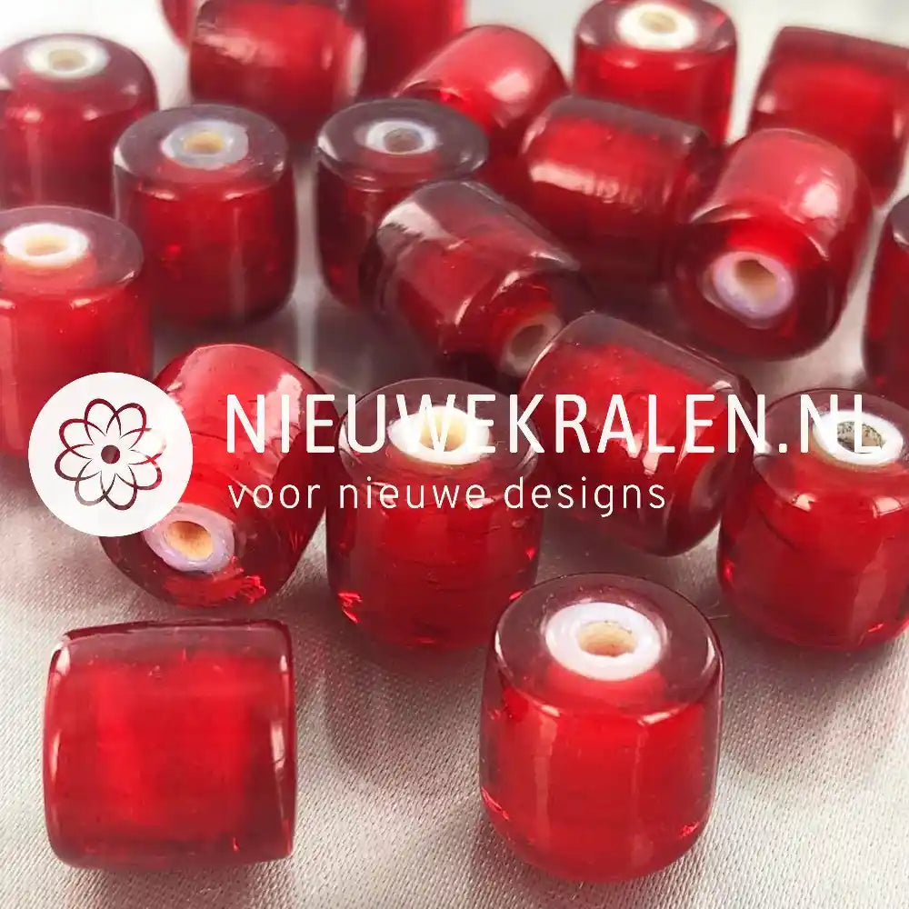 Ingi boka kralen cilinder 11mm rood met witte binnenkant voor het maken van Surinaamse sieraden.