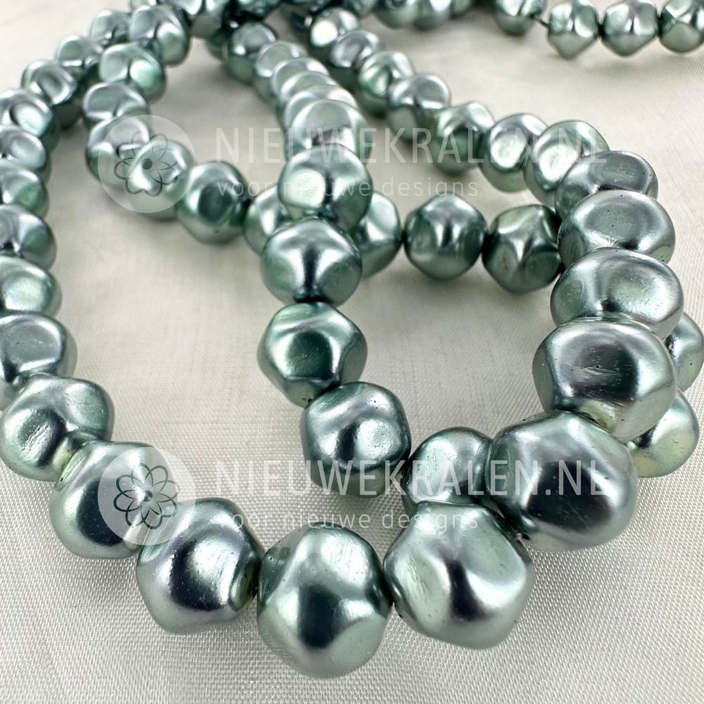 Barok glasparels 10 mm Sage Green – parels met een zacht grijsgroene parelmoer afwerking