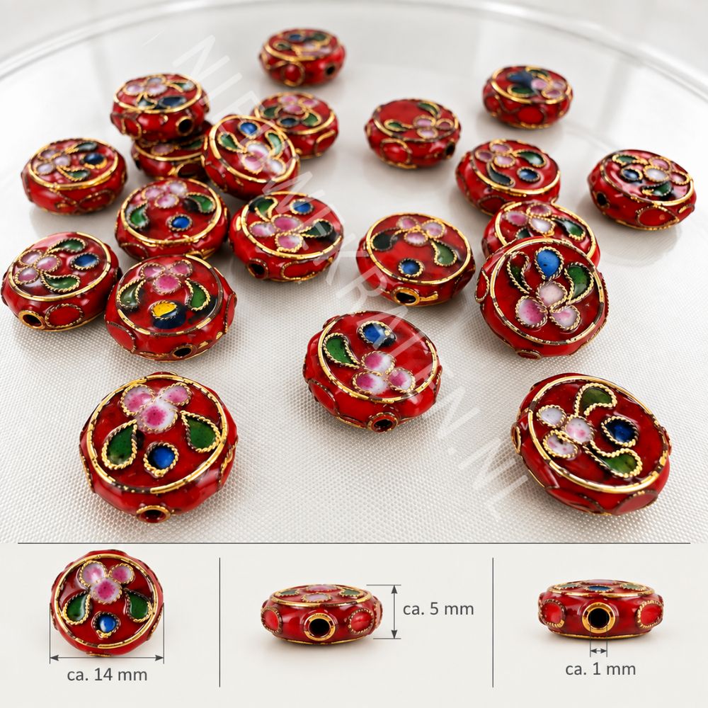 Rode plat-ronde cloisonné kralen van 14 mm met bloemmotief in wit, rood, groen en roze emaille en goudkleurig draadwerk.