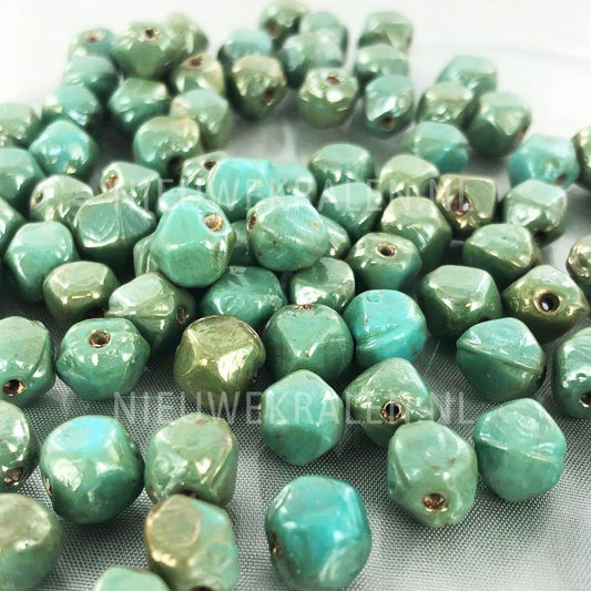 Handgemaakte facetkralen van glas ca. 8 mm vintage turquoise melange in ronde barokvorm