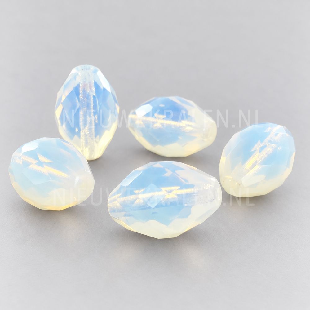 Fire Polished facet kralen ovaal 18 mm x 12 mm White Opal van Preciosa uit Tsjechië