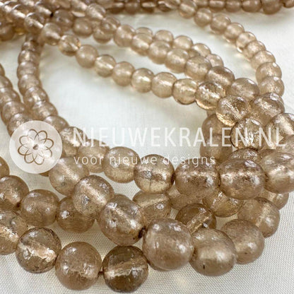 Glaskralen rond beige mat/glans 8 mm met karakteristieke afwerking