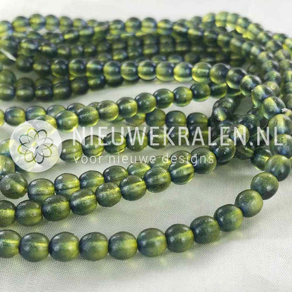 Glaskralen rond groenblauw mat/glans 6 mm met karakteristieke afwerking