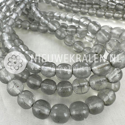 Glaskralen rond zilvergrijs mat/glans 8 mm met karakteristieke afwerking