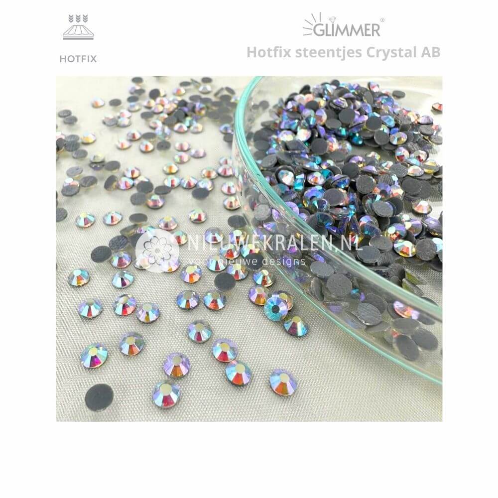 Glimmer hotfix steentjes SS16 in de kleur Crystal AB met vaste lijmlaag