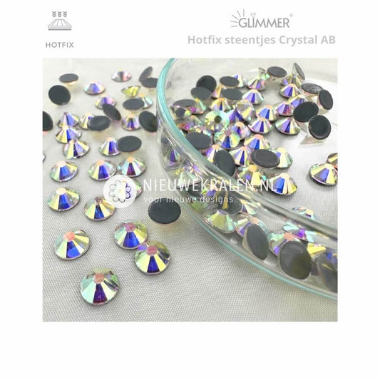 Glimmer hotfix steentjes SS34 in de kleur Crystal AB met vaste lijmlaag