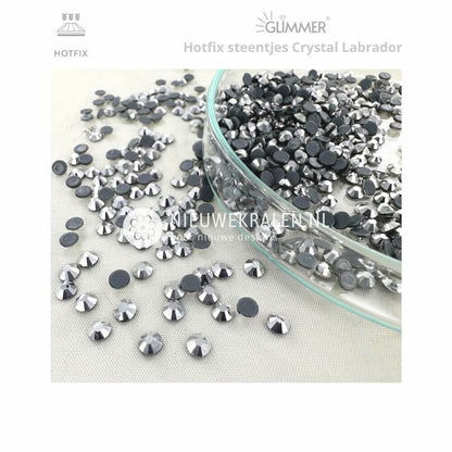 Glimmer hotfix steentjes SS16 in de kleur Crystal Labrador met vaste lijmlaag