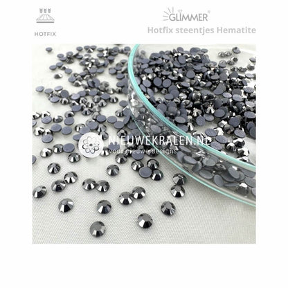 Glimmer hotfix steentjes SS16 in de kleur Crystal Hematite met vaste lijmlaag
