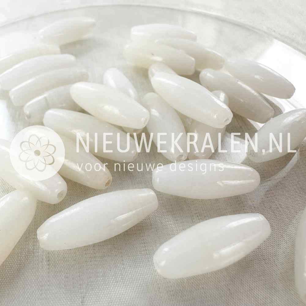 Handgemaakte glaskralen ovaal smokey wit 22×8mm – uniek en ambachtelijk