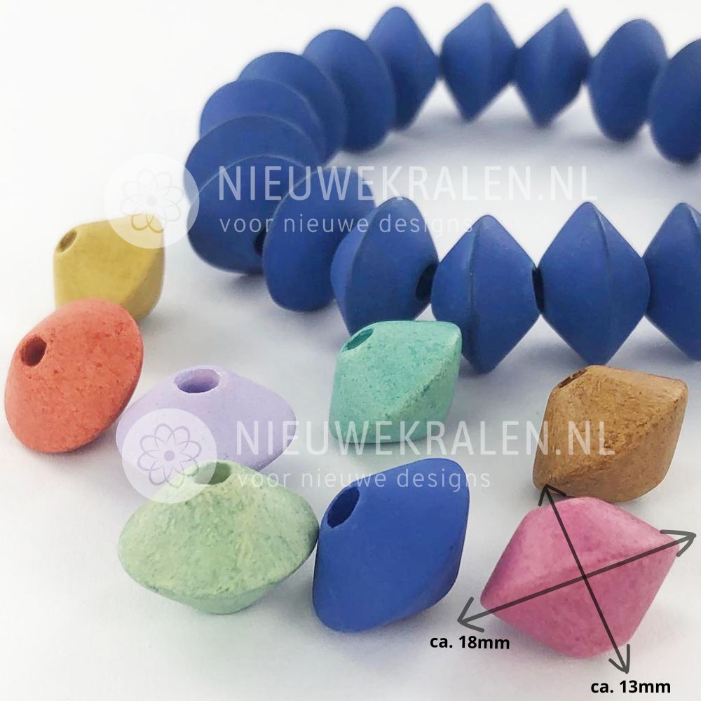 Konische keramiek kralen 18x13 mm verwerkt in een sieraadontwerp