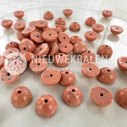 Halve Italiaanse kunststof kralen van 10 mm in een marmer antiek roze kleur