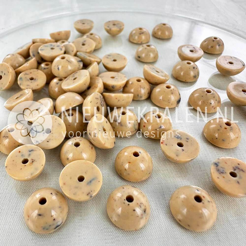 Kunststof halve kralen van 10 mm in een marmer naturel beige kleur