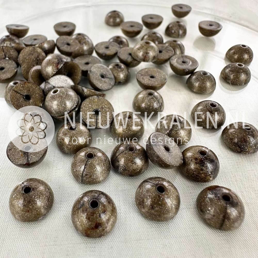 Halve Italiaanse kunststof kralen van 10 mm in een marmer grijs bruine kleur