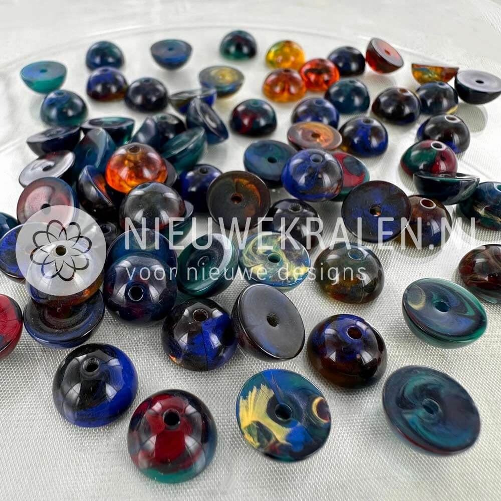 Halve Italiaanse kunststof kralen van 10 mm in een multi kleur verschillende kleurnuances