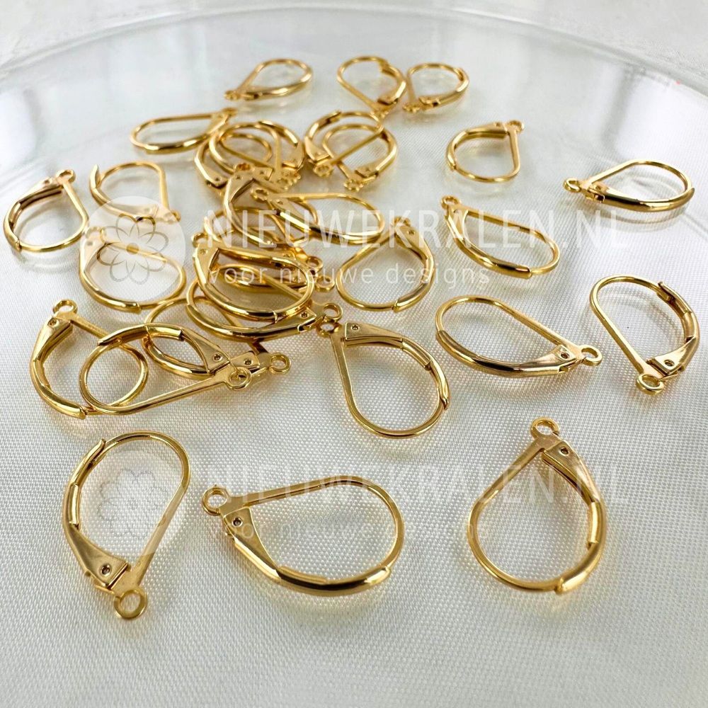 Vergulde ovale oorbellen met brisure sluiting van 10×17 mm met buigbaar oogje