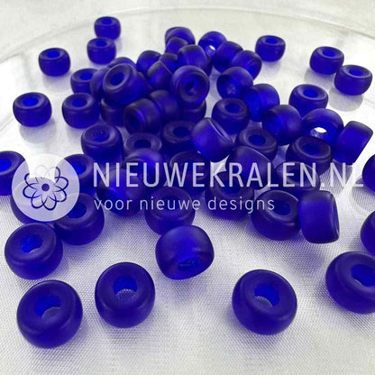 Pony Beads 9mm mat kobaltblauw – semi transparant diepblauwe matte kleur. Tsjechische glaskralen met groot rijggat