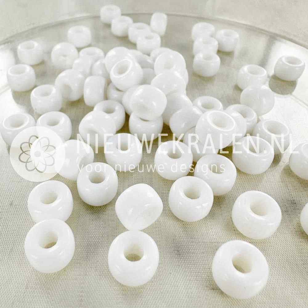 Pony Beads 9mm wit – Tsjechische glaskralen met groot rijggat in de kleur opaque wit ondoorzichtig