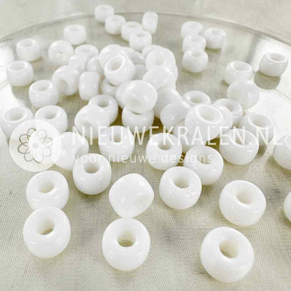 Pony Beads 9mm wit – Tsjechische glaskralen met groot rijggat in de kleur opaque wit ondoorzichtig