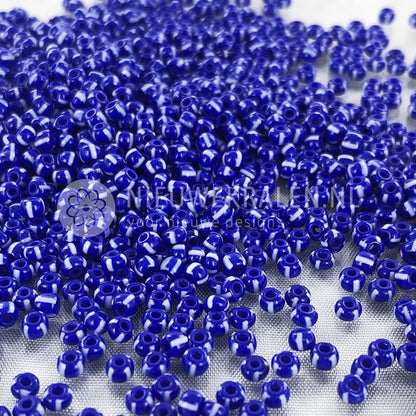 Preciosa gestreepte rocailles 8/0 (3 mm) blauw met witte strepen. 