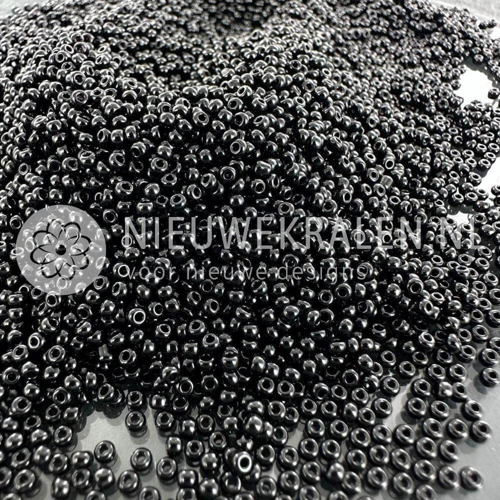 Preciosa rocailles 11/0 black 2 mm Tsjechische glaskralen zwart