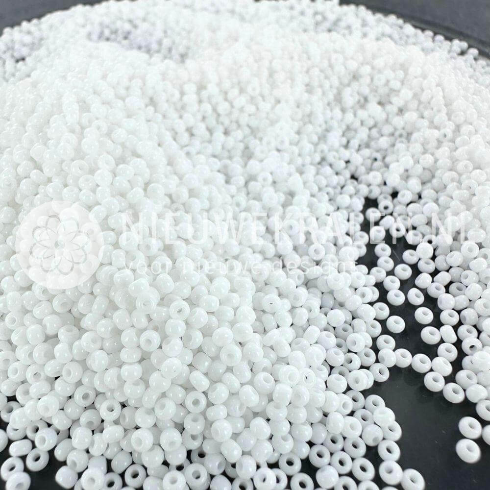 Preciosa rocailles 11/0 chalkwhite 2 mm Tsjechische glaskralen
