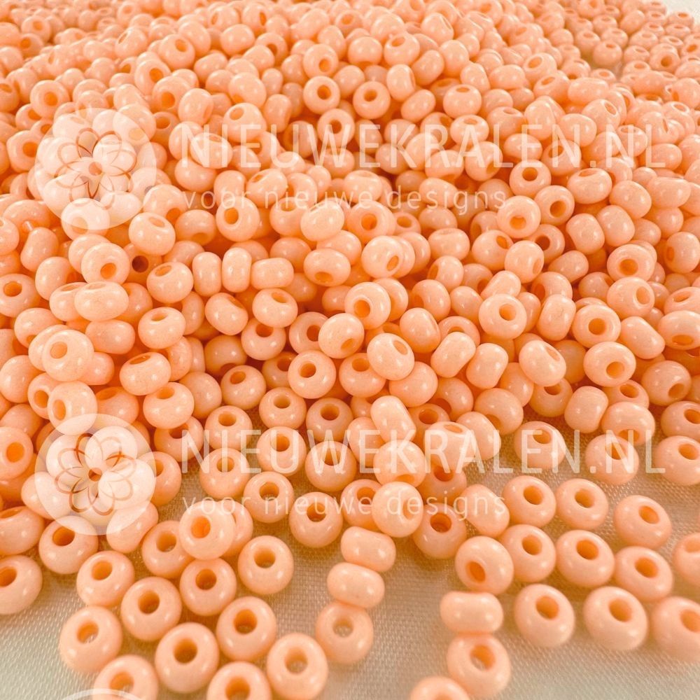 Preciosa rocailles 6/0 Apricot Orange (03284) – oranje Tsjechische seed beads en borduurkralen van ca. 4 mm