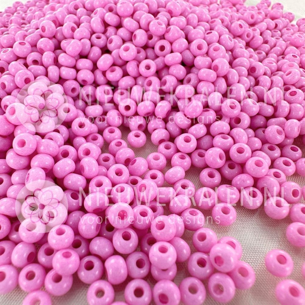 Preciosa rocailles 6/0 Bright Pink (03192) – roze Tsjechische seed beads en borduurkralen van ca. 4 mm