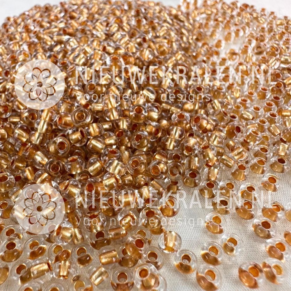 Preciosa rocailles 6/0 Crystal Colour Lined Gold (68283) – transparante Tsjechische seed beads van ca. 4 mm met gouden kern/lining