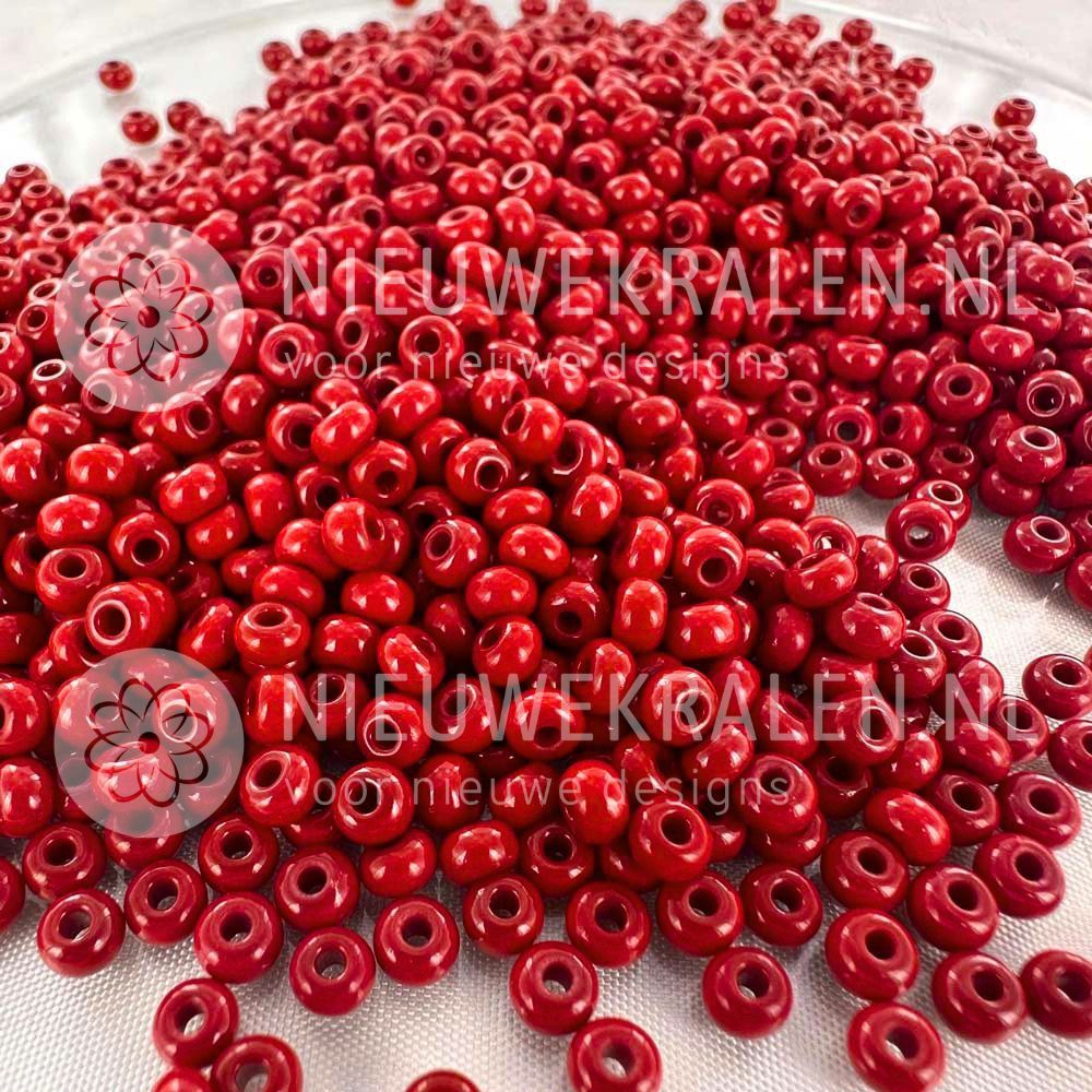 Preciosa rocailles 6/0 Dark Red Coral – Tsjechische seed beads en borduurkralen in de kleur rood van ca. 4 mm