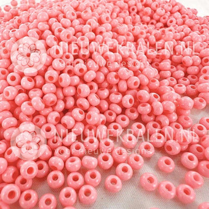 Preciosa rocailles 6/0 (4 mm) Salmon Pink (03191) – Tsjechische seed beads en borduurkralen in zalmroze kleur van ca. 4 mm