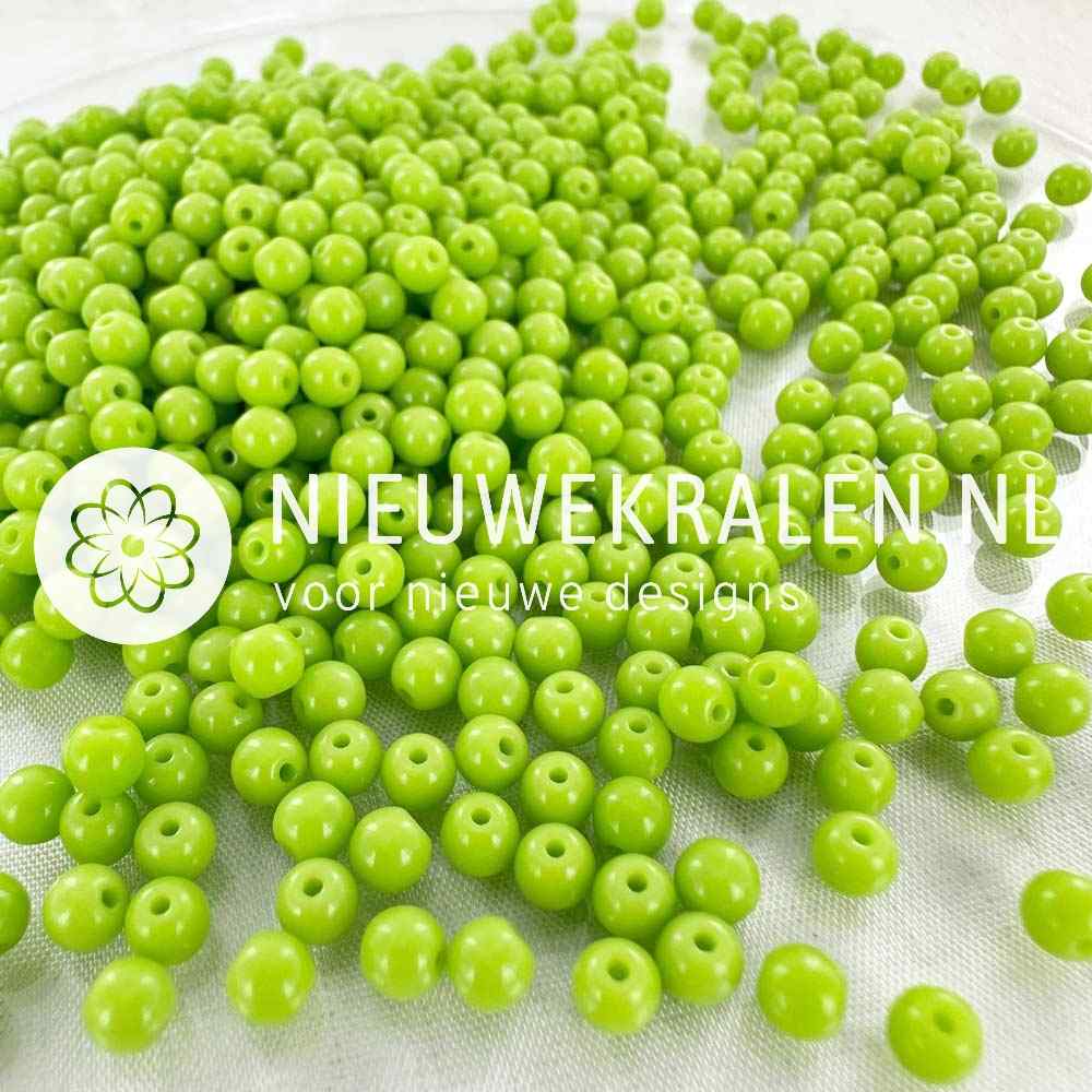 Pressed Beads glaskralen 4mm rond groen – Tsjechische Boheemse kralen, ideaal voor sieraden maken.