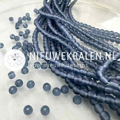 Pressed Beads glaskralen 4mm rond mat blauw – Tsjechische Boheemse kralen, ideaal voor sieraden maken.