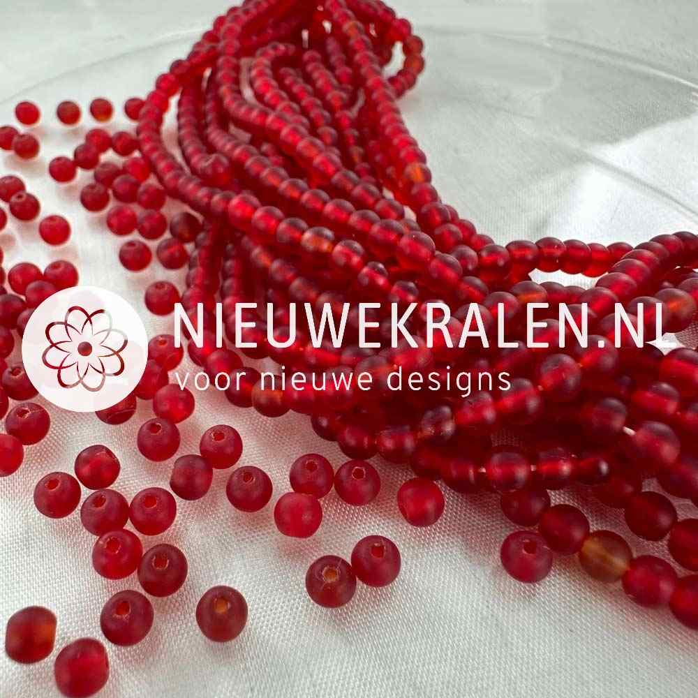 Pressed Beads glaskralen 4mm rond mat rood – Tsjechische Boheemse kralen, ideaal voor sieraden maken.
