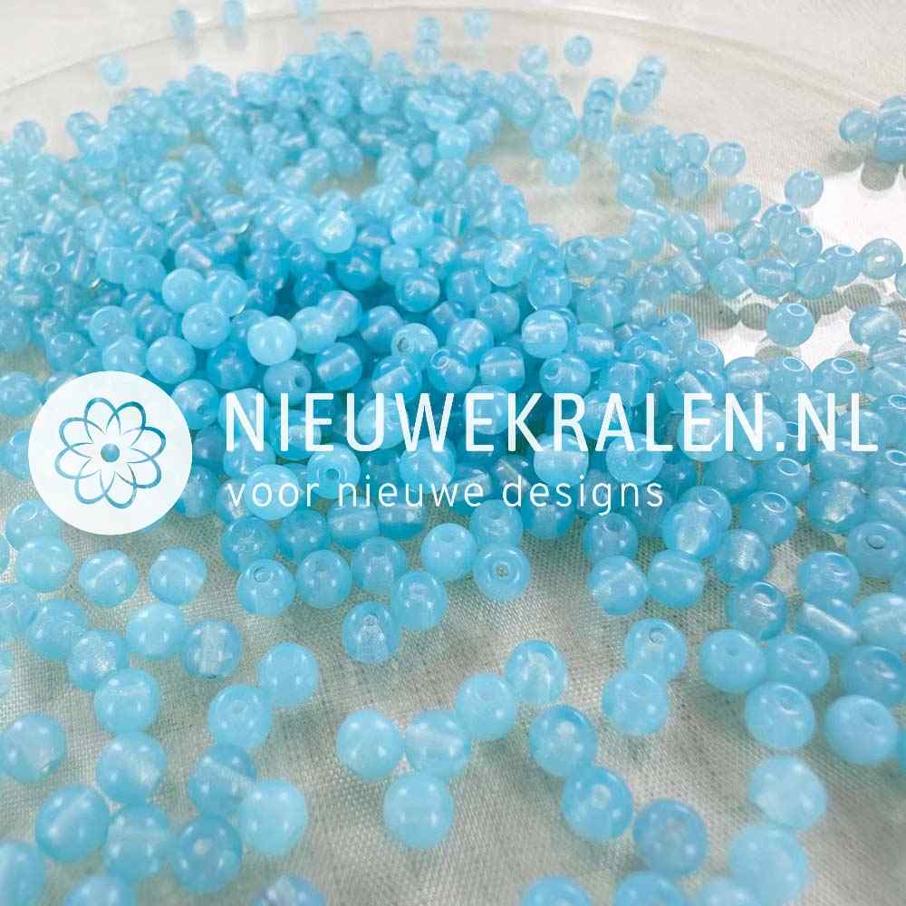 Pressed Beads glaskralen 4mm rond pastel blauw – Tsjechische Boheemse kralen, ideaal voor sieraden maken.