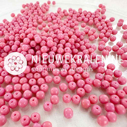 Pressed Beads glaskralen 4mm rond roze – Tsjechische Boheemse kralen, ideaal voor sieraden maken.