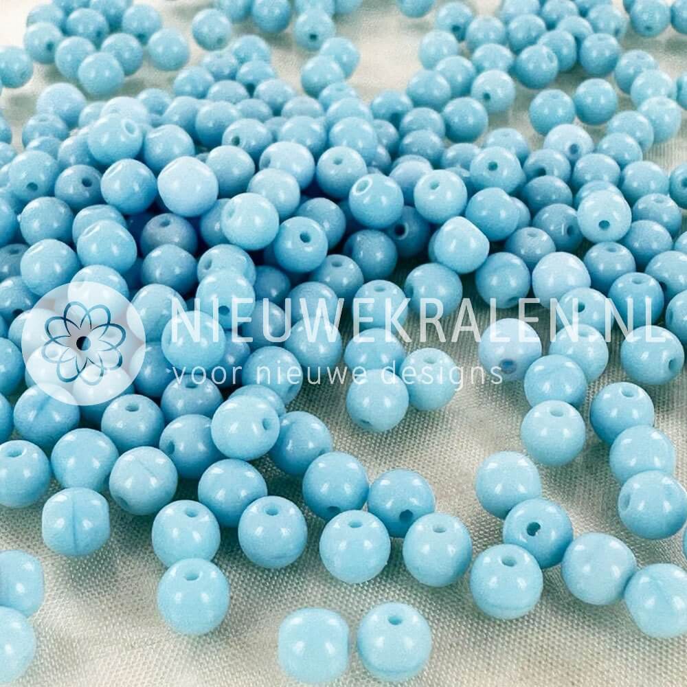 Ronde Pressed Beads glaskralen van 5 mm in opaque babyblauw
