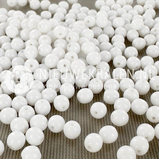 Ronde Pressed Beads glaskralen van 5 mm in opaque wit