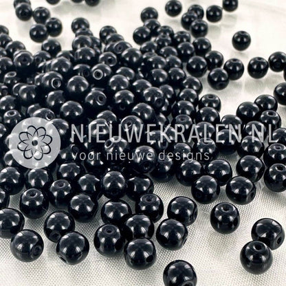 Ronde Pressed Beads glaskralen van 5 mm in opaque zwart