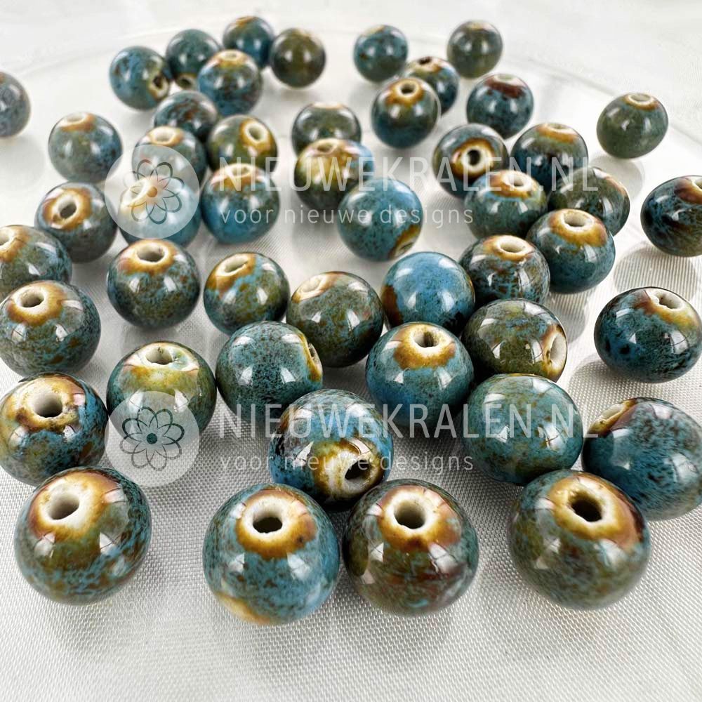 Raku kralen van porselein rond 10 mm in turquoise volgens traditionele Japanse aardewerktechniek