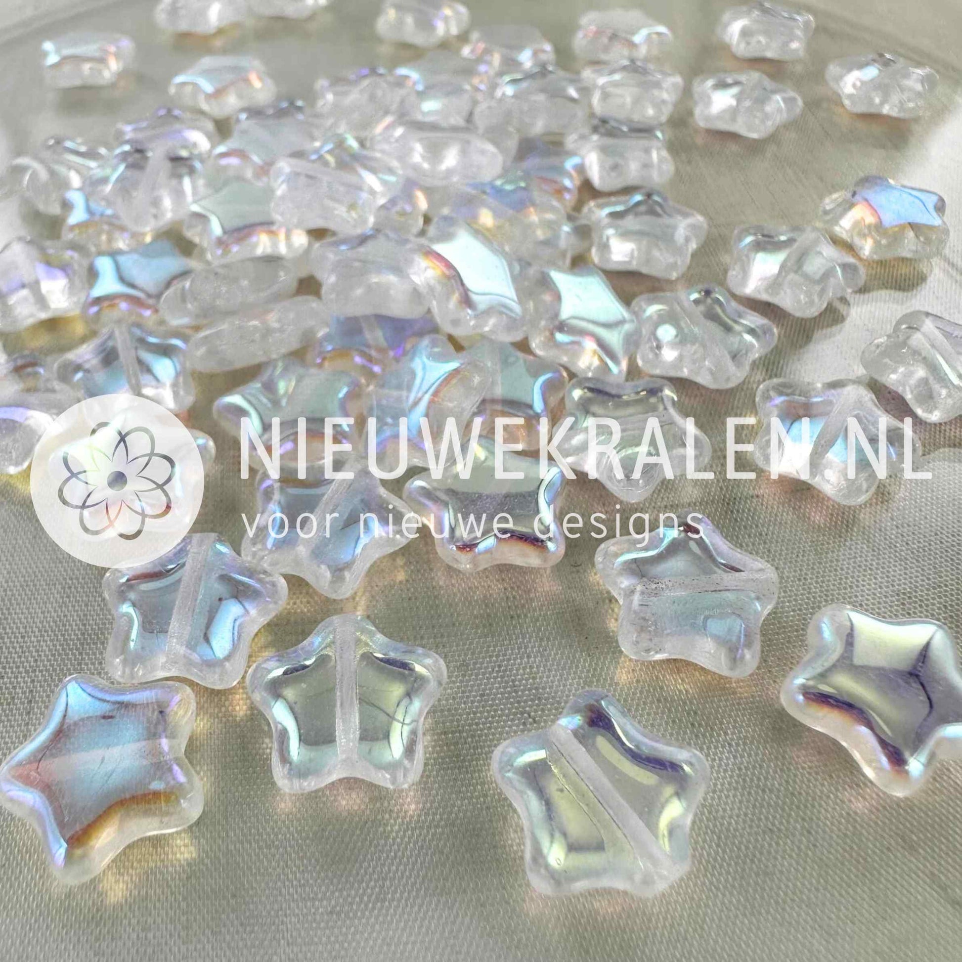 Sterretjes glaskralen 12 mm in de kleur kristal ab – Tsjechisch glas, pressed beads, voor sieraden maken. Nieuwekralen.nl.