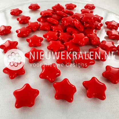 Sterretjes glaskralen 12 mm in de kleur opaque rood – Tsjechisch glas, pressed beads, voor sieraden maken. Nieuwekralen.nl.